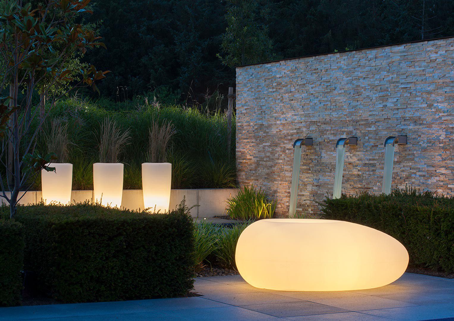 Designerska Donica ogrodowa w kształcie kamienia Degardo Storus II podświetlana